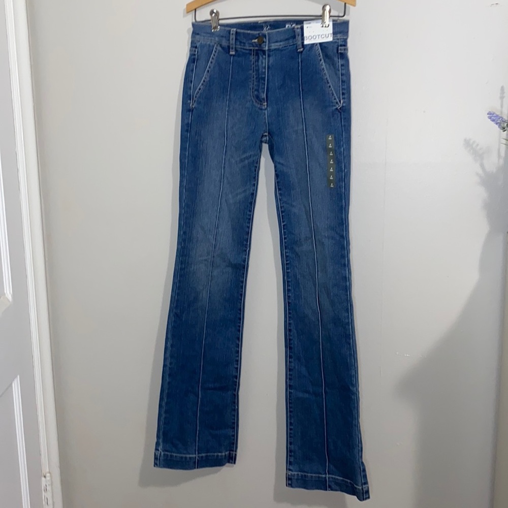 🎈NWT New York & Company Low Rise Bootcut jeans! - Picture 2 of 9